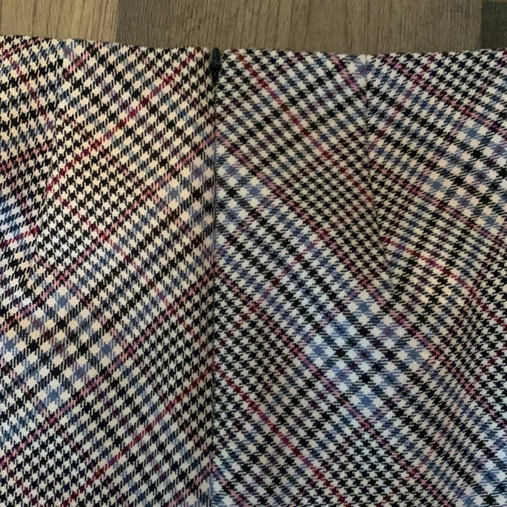 White House black market plaid mini. Never worn. Perfect condition - Picture 4 of 5
